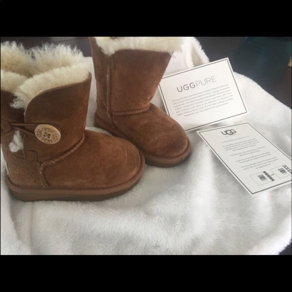 Uggs toddler size 6
